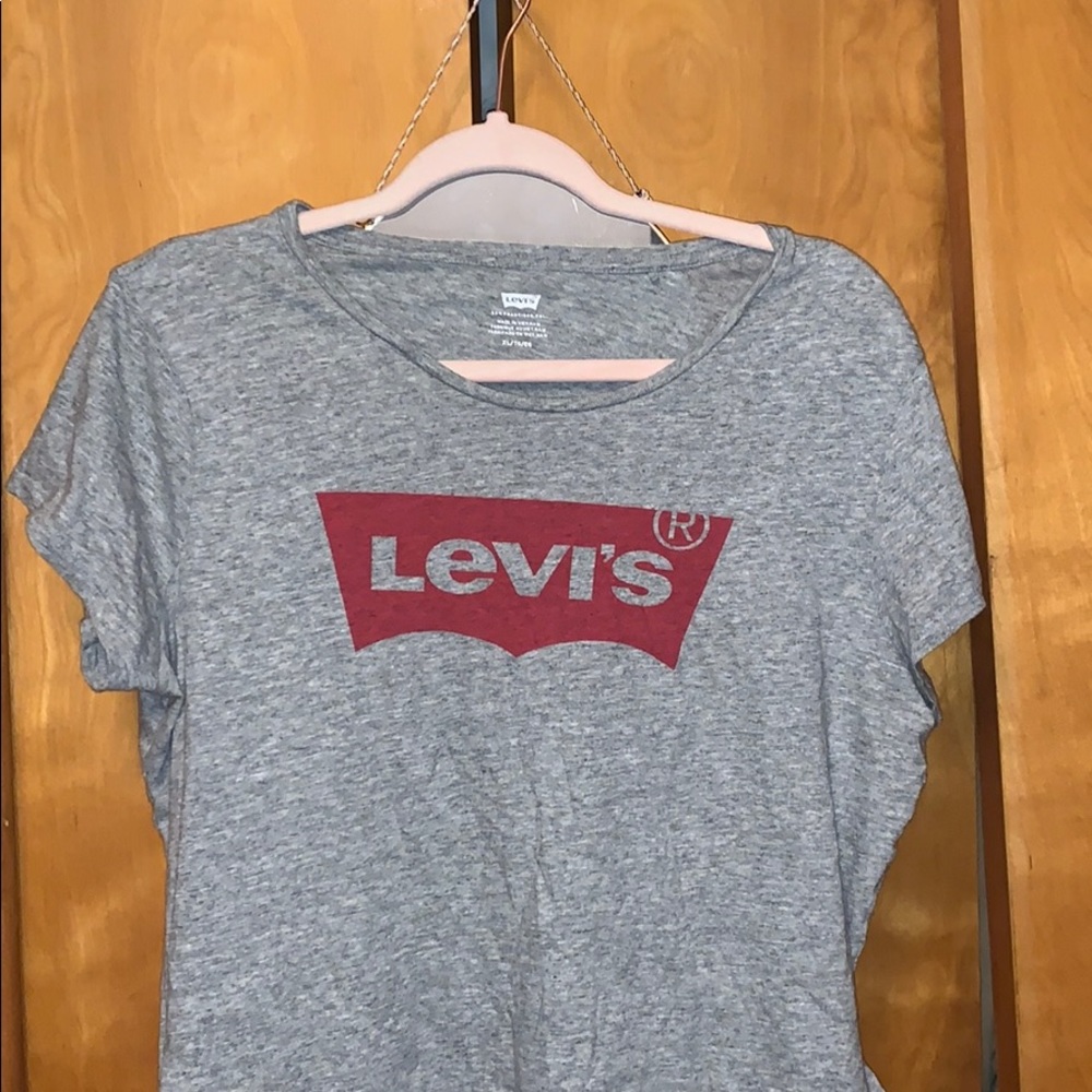 💖GRAY LEVIS T SHIRT💖
